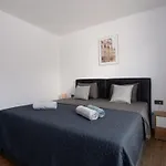 Rosemary Mit Pool Und Panoramablick Auf By Interhome Сasa de vacaciones