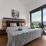 Сasa de vacaciones Rosemary Mit Pool Und Panoramablick Auf By Interhome *