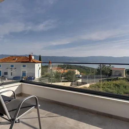 펜션 Rosemary Mit Pool Und Panoramablick Auf By Interhome 리시카