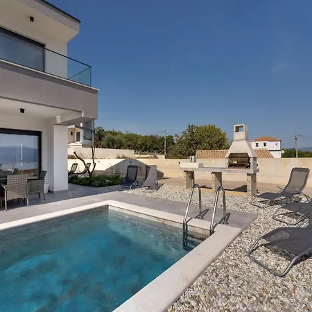 Rosemary Mit Pool Und Panoramablick Auf By Interhome 펜션 리시카