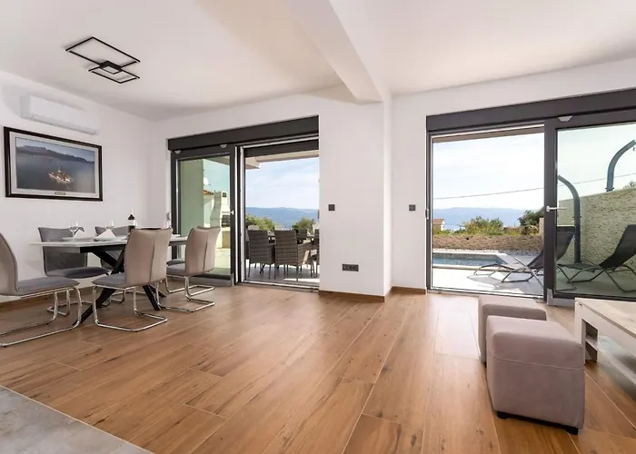 펜션 Rosemary Mit Pool Und Panoramablick Auf By Interhome *