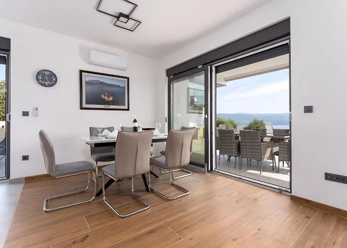 Rosemary Mit Pool Und Panoramablick Auf By Interhome 펜션 *