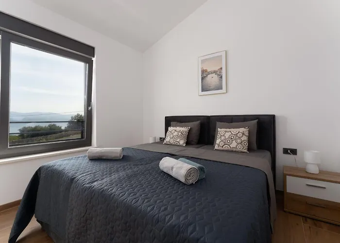 Rosemary Mit Pool Und Panoramablick Auf By Interhome 펜션 리시카