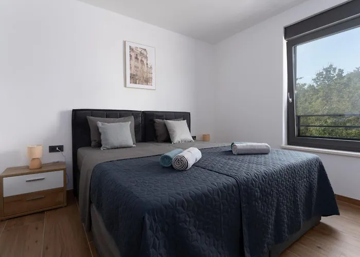 펜션 Rosemary Mit Pool Und Panoramablick Auf By Interhome *