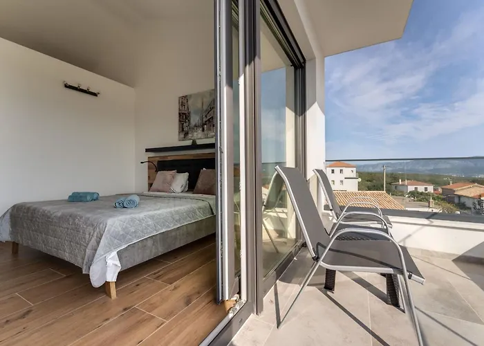 Rosemary Mit Pool Und Panoramablick Auf By Interhome 펜션 *
