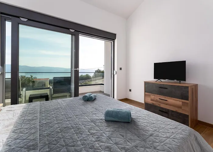 Rosemary Mit Pool Und Panoramablick Auf By Interhome 펜션