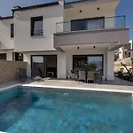 Rosemary Mit Pool Und Panoramablick Auf By Interhome *