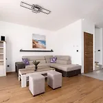 Rosemary Mit Pool Und Panoramablick Auf By Interhome Vakantiehuis *