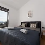 Rosemary Mit Pool Und Panoramablick Auf By Interhome Vakantiehuis Risika
