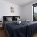 Vakantiehuis Rosemary Mit Pool Und Panoramablick Auf By Interhome *