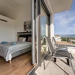 Rosemary Mit Pool Und Panoramablick Auf By Interhome Vakantiehuis *