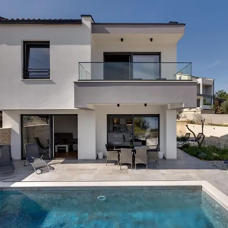 Rosemary Mit Pool Und Panoramablick Auf By Interhome * Risika