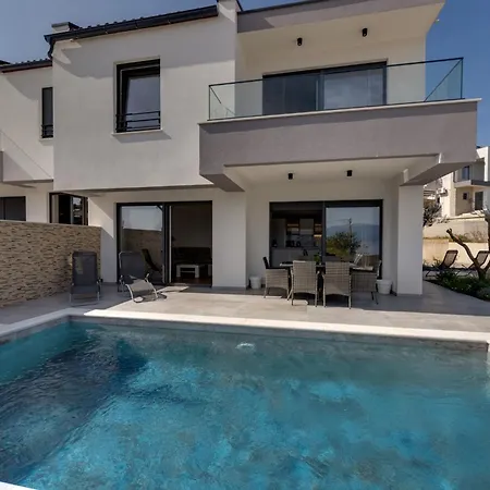 Rosemary Mit Pool Und Panoramablick Auf By Interhome *