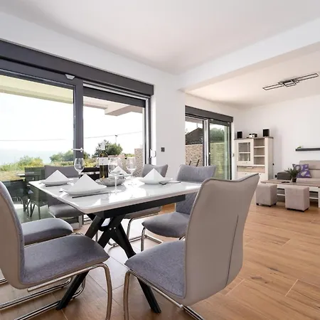 Rosemary Mit Pool Und Panoramablick Auf By Interhome *