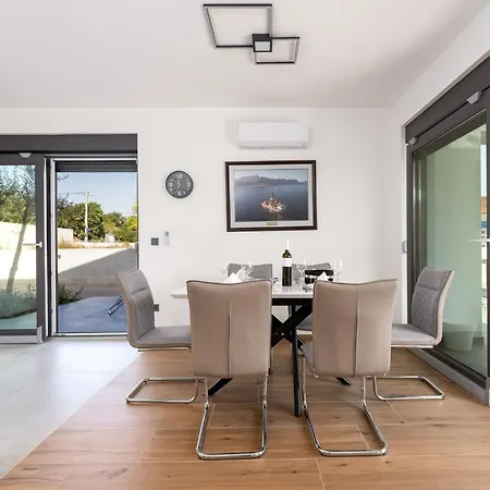 Holiday home Rosemary Mit Pool Und Panoramablick Auf By Interhome *