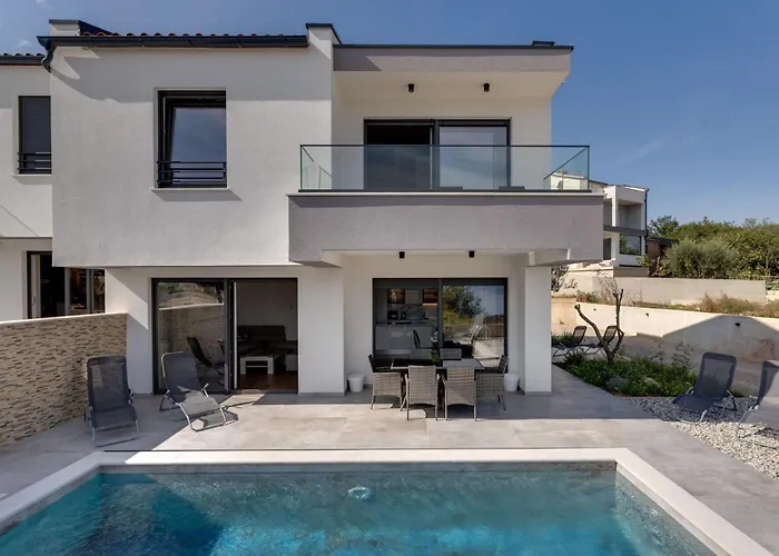 Rosemary Mit Pool Und Panoramablick Auf By Interhome * Risika