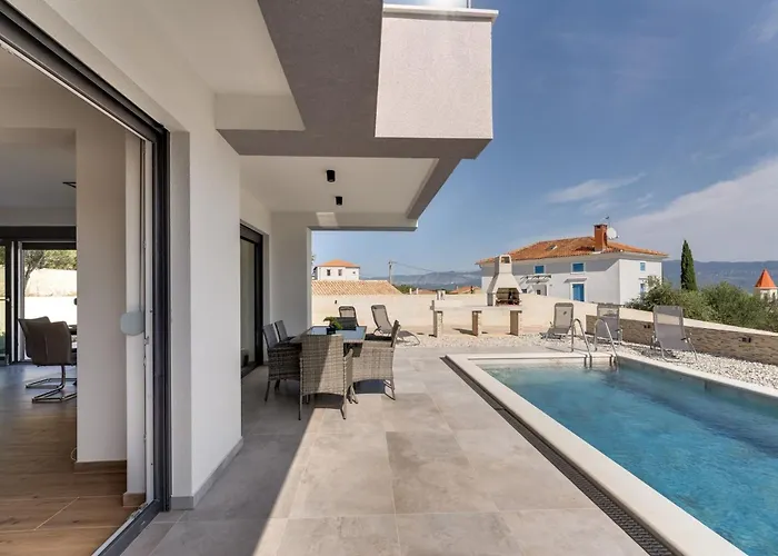 Rosemary Mit Pool Und Panoramablick Auf By Interhome