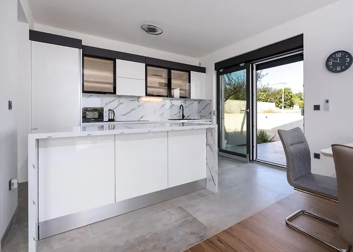 Rosemary Mit Pool Und Panoramablick Auf By Interhome Risika