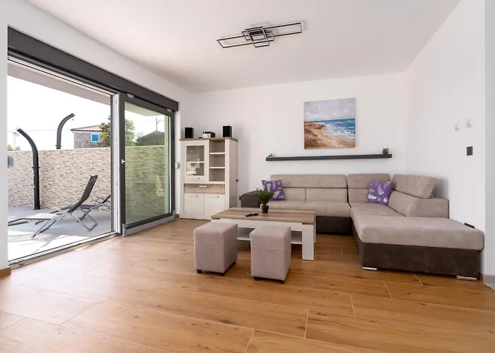 Rosemary Mit Pool Und Panoramablick Auf By Interhome *